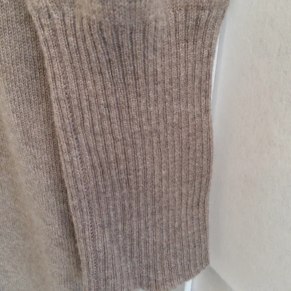 MAGASHONI New York 100 % cashmere cardigan size S